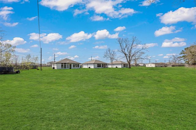 1511 Waco St, Dayton, TX 77535
