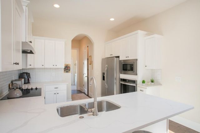 137 Glacier Way, La Vergne, TN 37086