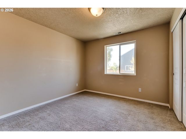 1942 ADELMAN Loop, Eugene, OR 97402