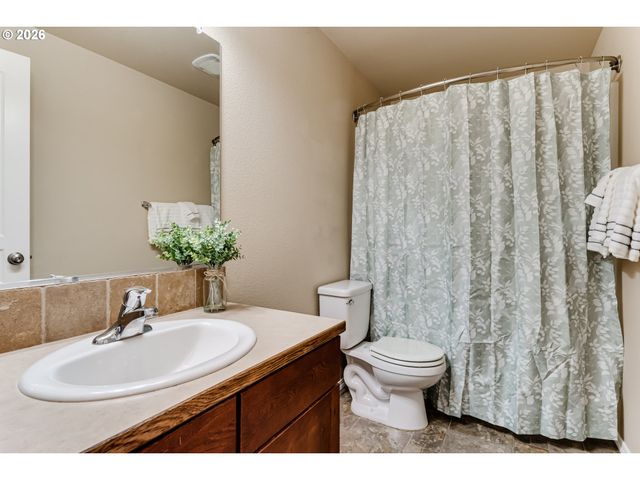 1942 ADELMAN Loop, Eugene, OR 97402