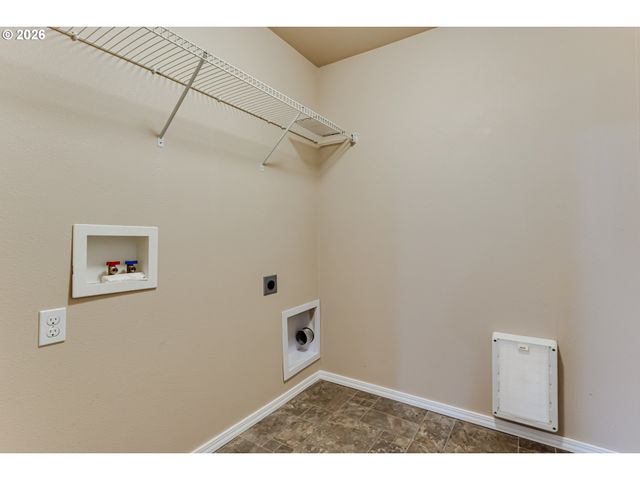 1942 ADELMAN Loop, Eugene, OR 97402