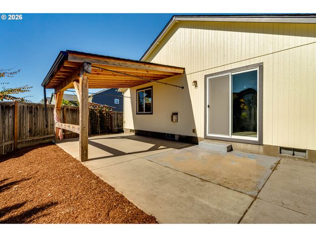 1942 ADELMAN Loop, Eugene, OR 97402