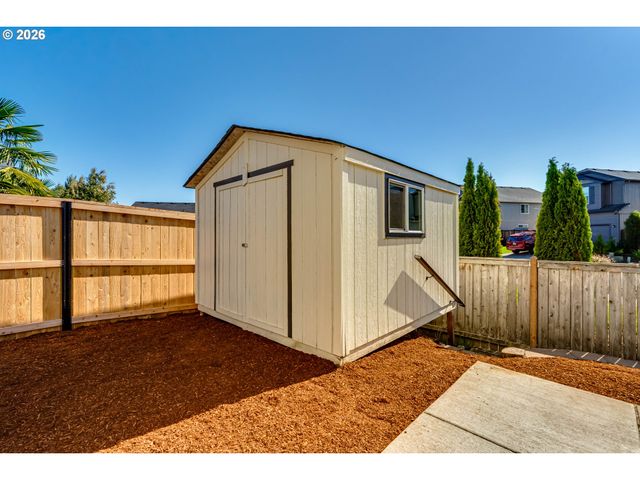 1942 ADELMAN Loop, Eugene, OR 97402