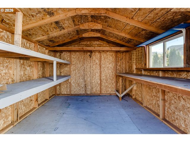 1942 ADELMAN Loop, Eugene, OR 97402