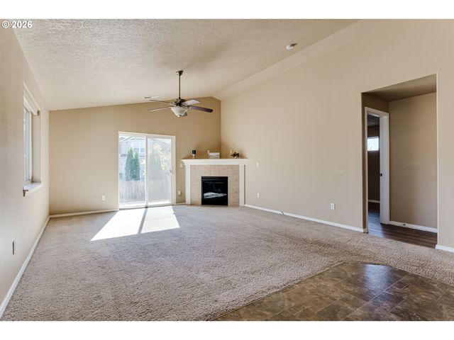 1942 ADELMAN Loop, Eugene, OR 97402