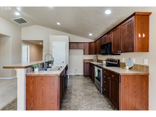 1942 ADELMAN Loop, Eugene, OR 97402