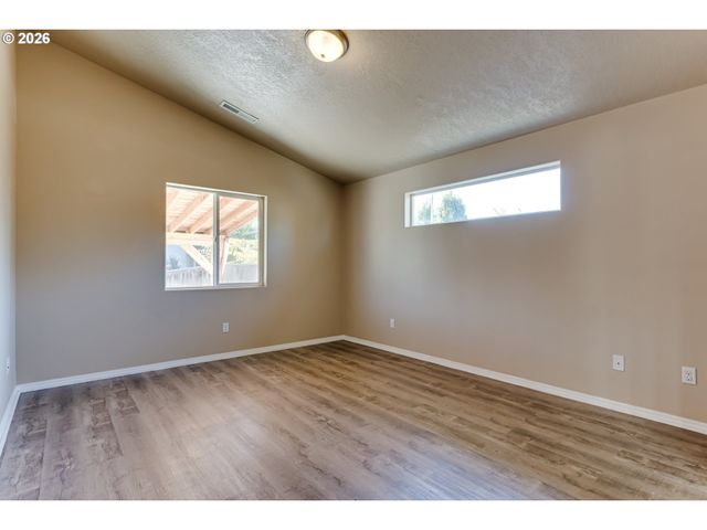 1942 ADELMAN Loop, Eugene, OR 97402