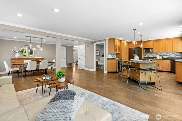6607 149th Avenue NE, Redmond, WA 98052