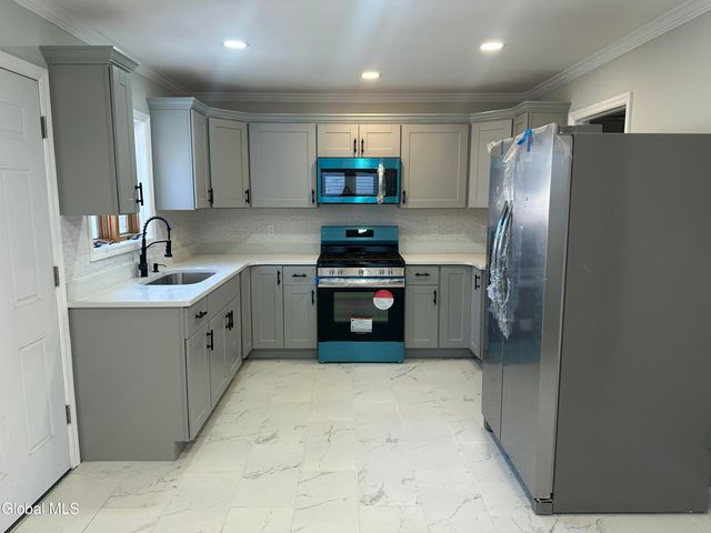 740 Hamilton Street, Schenectady, NY 12307