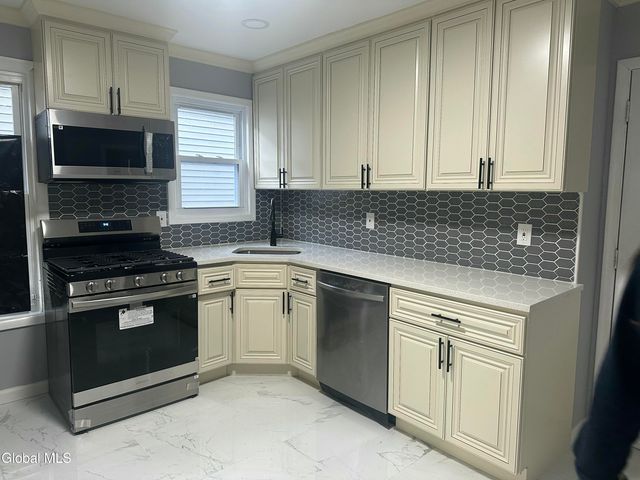 740 Hamilton Street, Schenectady, NY 12307