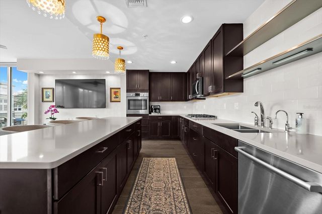 176 4TH AVENUE NE 201, St Petersburg, FL 33701