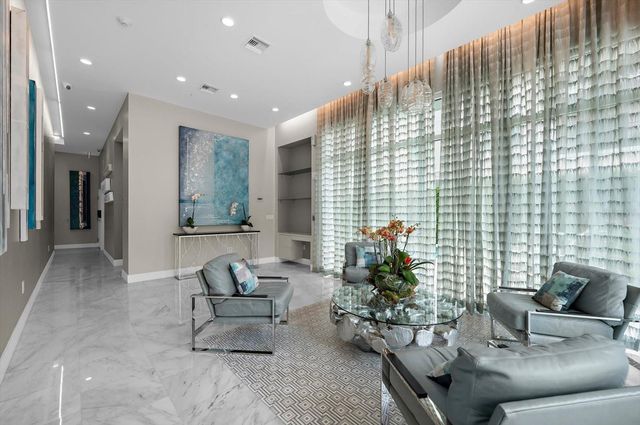 176 4TH AVENUE NE 201, St Petersburg, FL 33701