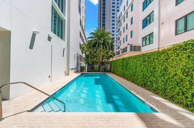176 4TH AVENUE NE 201, St Petersburg, FL 33701
