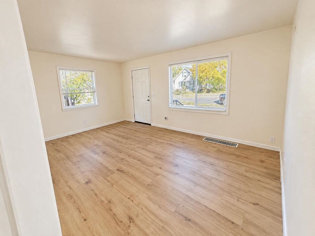 1308 E Providence Ave, Spokane, WA 99207 photo 4