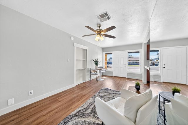 202 W Gail Avenue, Tulare, CA 93274