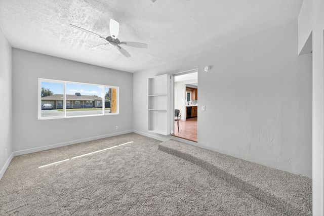 202 W Gail Avenue, Tulare, CA 93274