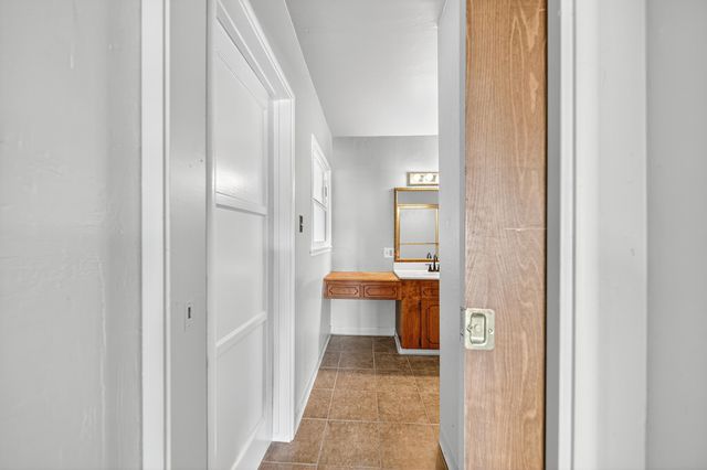 202 W Gail Avenue, Tulare, CA 93274