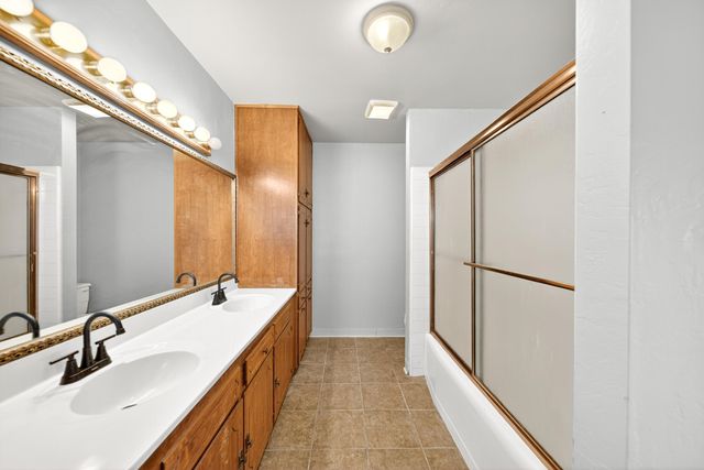 202 W Gail Avenue, Tulare, CA 93274