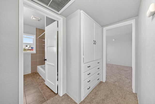 202 W Gail Avenue, Tulare, CA 93274