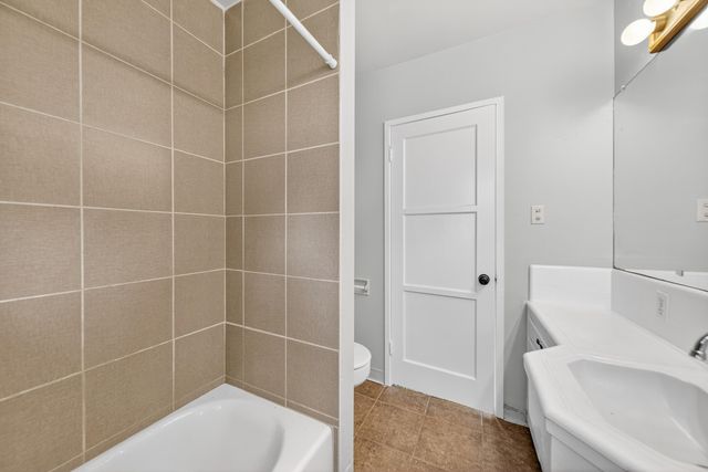 202 W Gail Avenue, Tulare, CA 93274