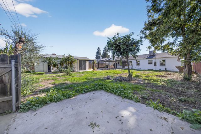 202 W Gail Avenue, Tulare, CA 93274