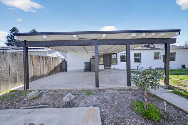 202 W Gail Avenue, Tulare, CA 93274