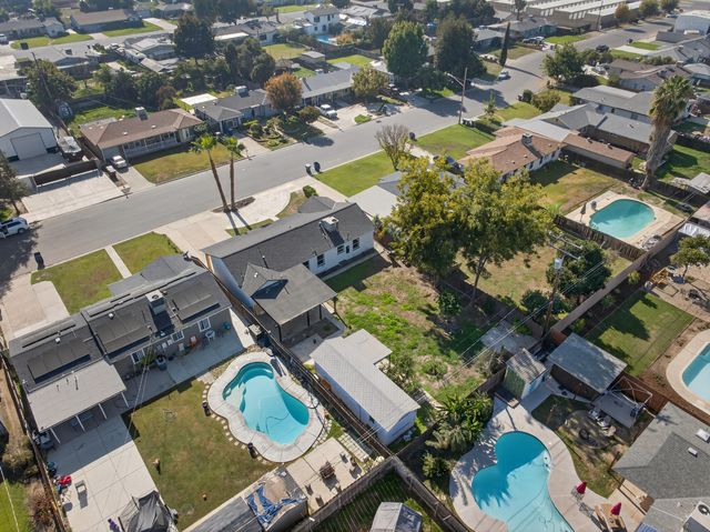 202 W Gail Avenue, Tulare, CA 93274