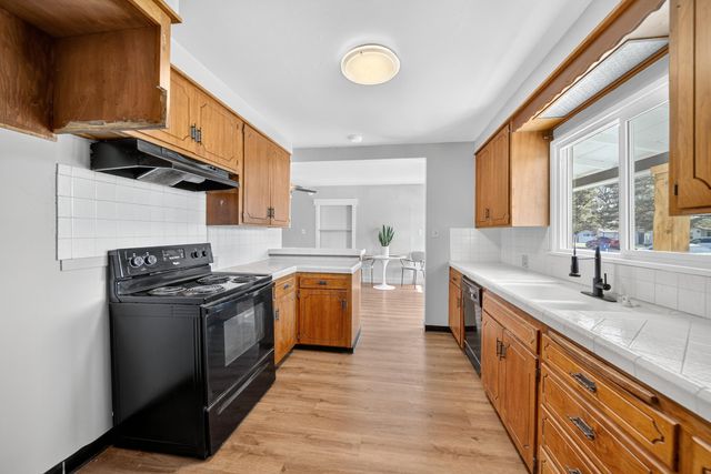 202 W Gail Avenue, Tulare, CA 93274