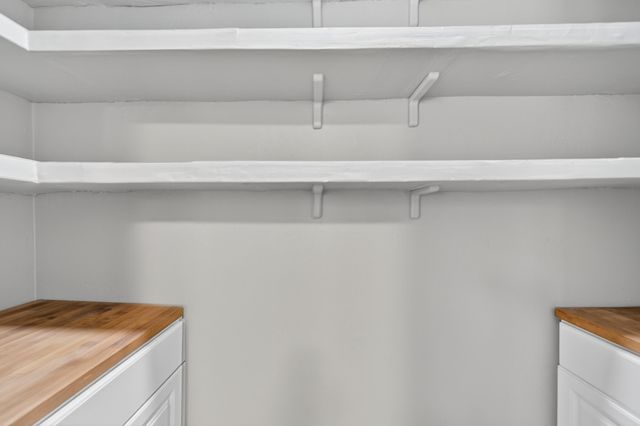 202 W Gail Avenue, Tulare, CA 93274