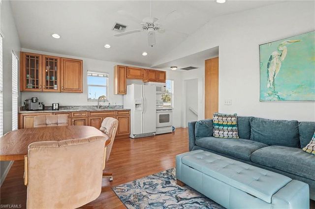 3104 SE 6th AVE, Cape Coral, FL 33904