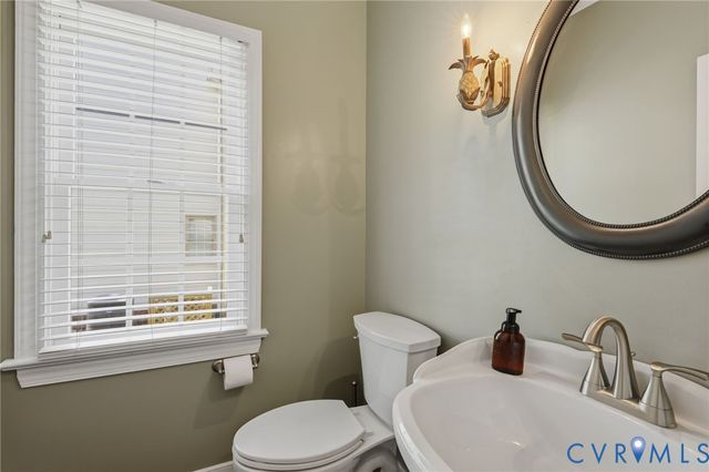 5229 Harvest Glen Dr, Glen Allen, VA 23059