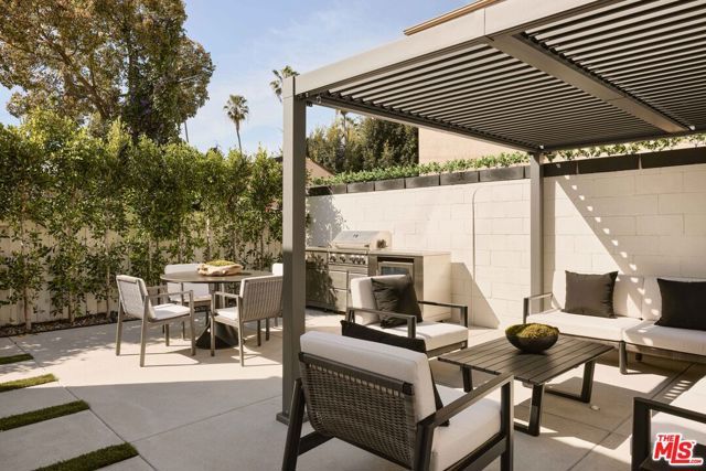 8607 Clifton Way, Beverly Hills, CA 90211