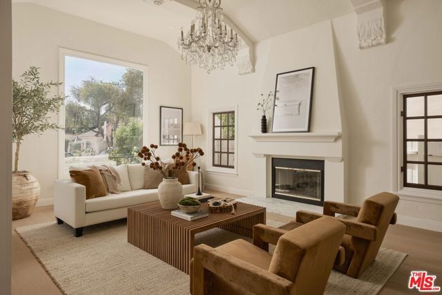 8607 Clifton Way, Beverly Hills, CA 90211