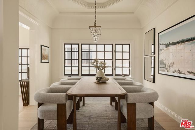 8607 Clifton Way, Beverly Hills, CA 90211