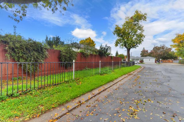 1518 Victor Way, Modesto, CA 95351