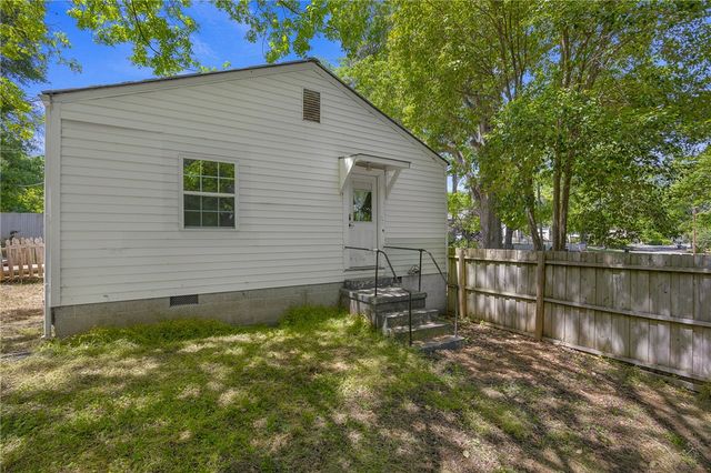 1616 Meadowbrook Circle, Anderson, SC 29624