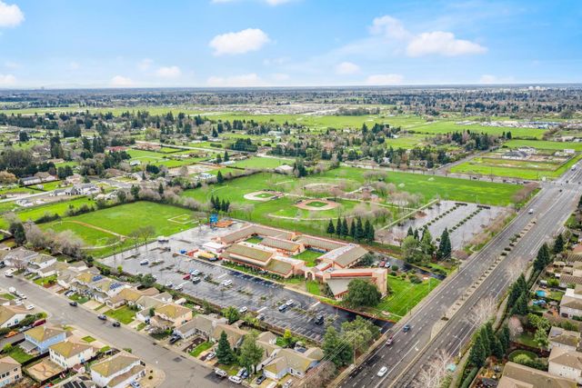 9028 Deleon Ct, Elk Grove, CA 95624