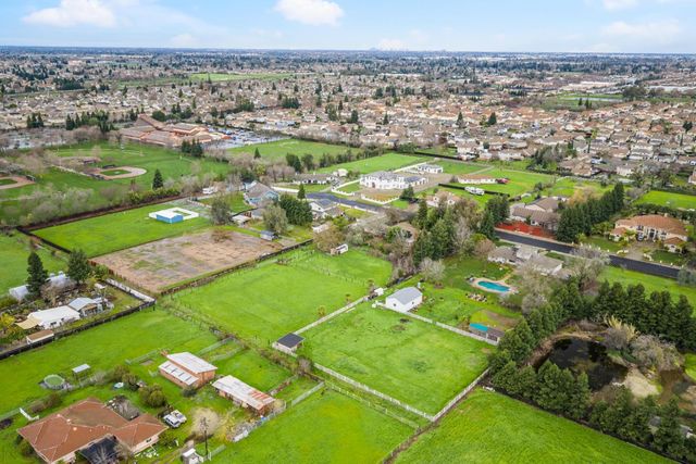 9028 Deleon Ct, Elk Grove, CA 95624