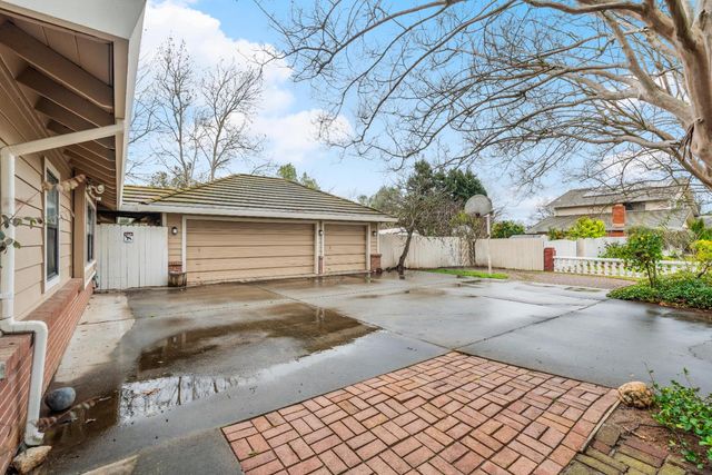 9028 Deleon Ct, Elk Grove, CA 95624