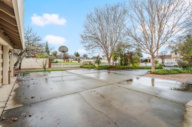 9028 Deleon Ct, Elk Grove, CA 95624