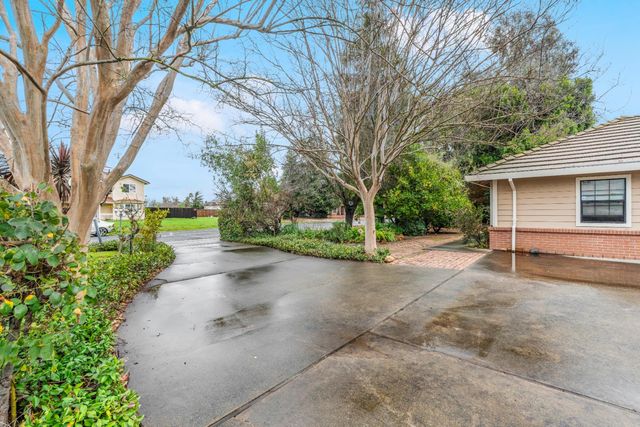 9028 Deleon Ct, Elk Grove, CA 95624