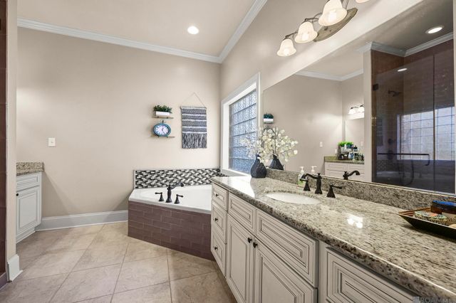 7429 Magnolia Garden Ct, Denham Springs, LA 70706