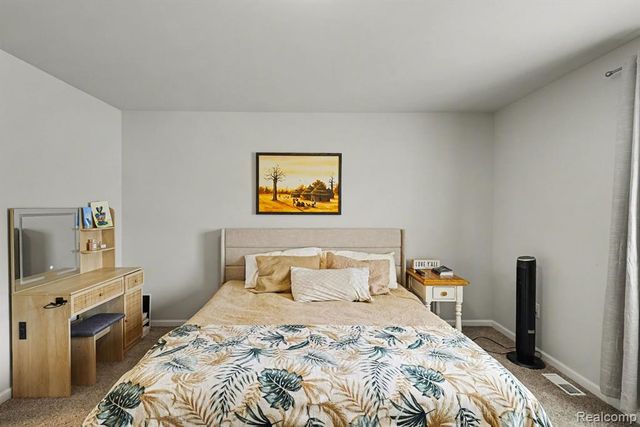 202 Creek Pointe Circle, Durand, MI 48429