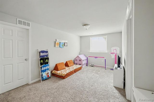 202 Creek Pointe Circle, Durand, MI 48429