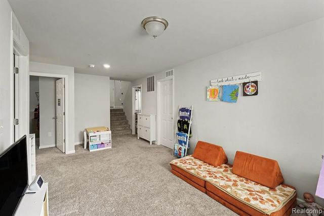 202 Creek Pointe Circle, Durand, MI 48429