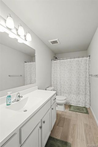 202 Creek Pointe Circle, Durand, MI 48429