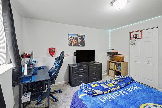 202 Creek Pointe Circle, Durand, MI 48429