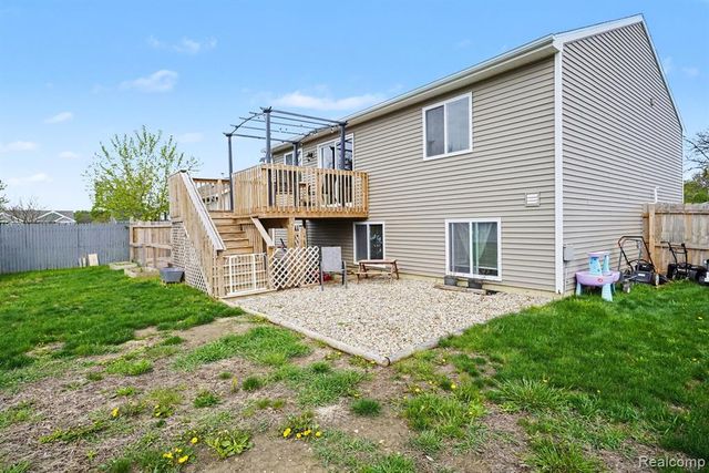 202 Creek Pointe Circle, Durand, MI 48429