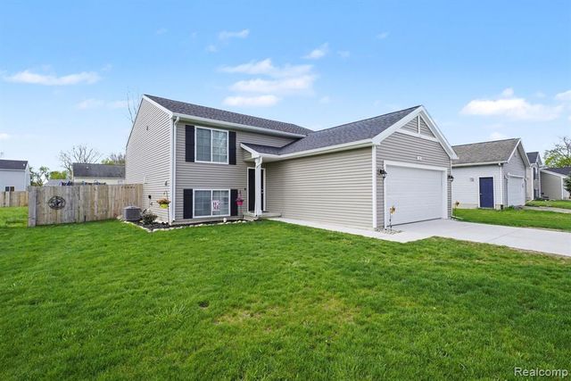202 Creek Pointe Circle, Durand, MI 48429