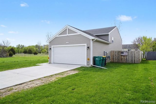 202 Creek Pointe Circle, Durand, MI 48429